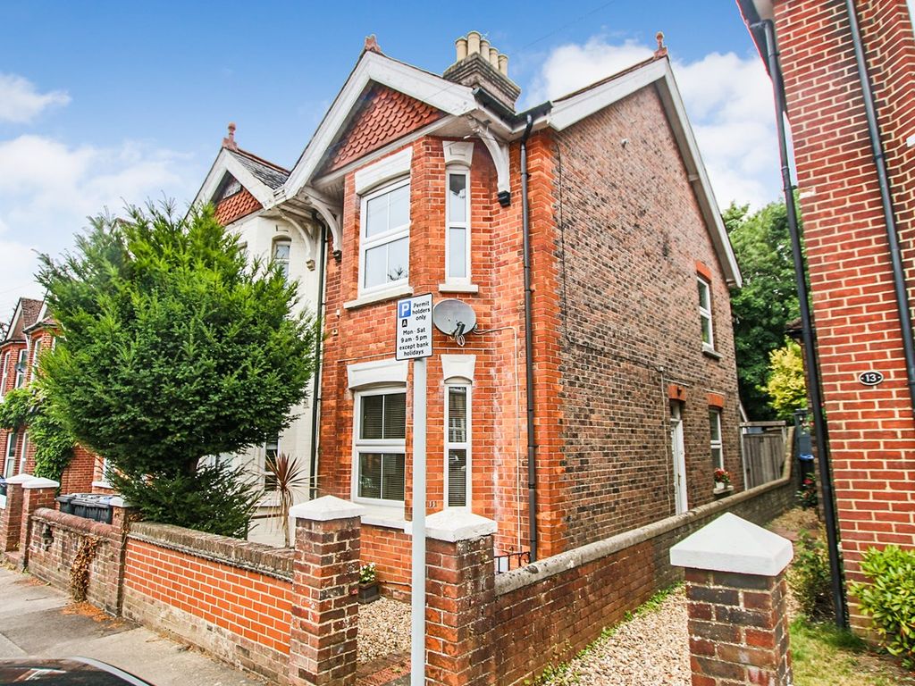 2 bed end terrace house for sale in De La Warr Road, East Grinstead