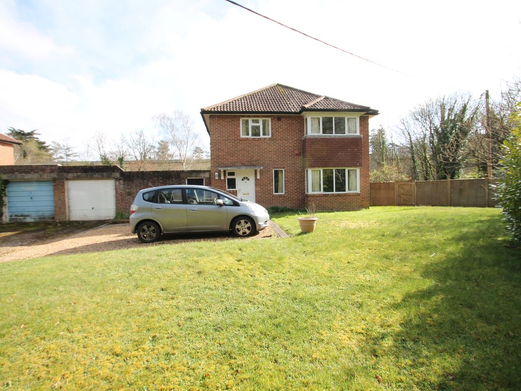 4 bed detached house to rent in Boldre Lane, Lymington SO41, £1,950 pcm