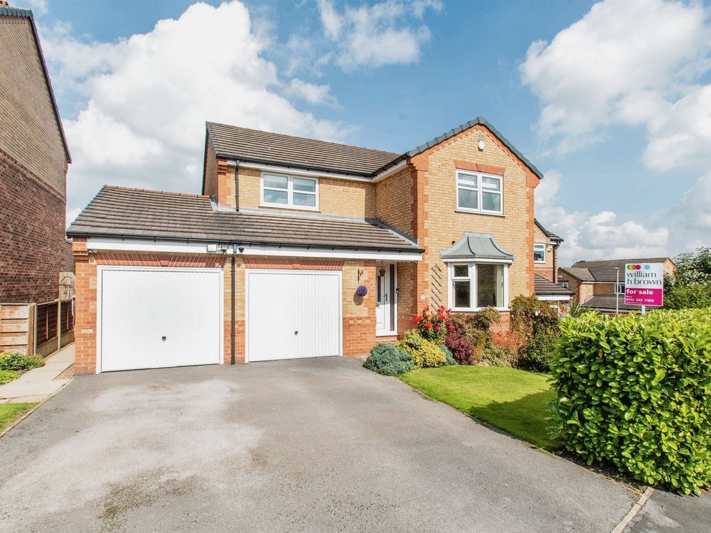 4 bed detached house for sale in Guillemot Approach, Morley, Leeds LS27