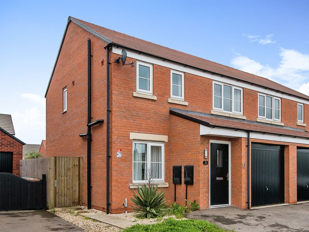 3 bed semidetached house for sale in Barnsdale Drive, Hampton Gardens