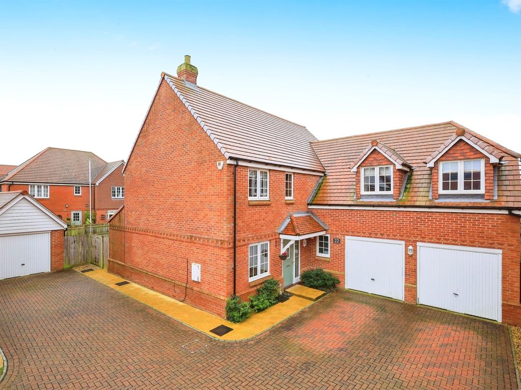 5 bed detached house for sale in Coach Barn Lane, Hailsham BN27, £