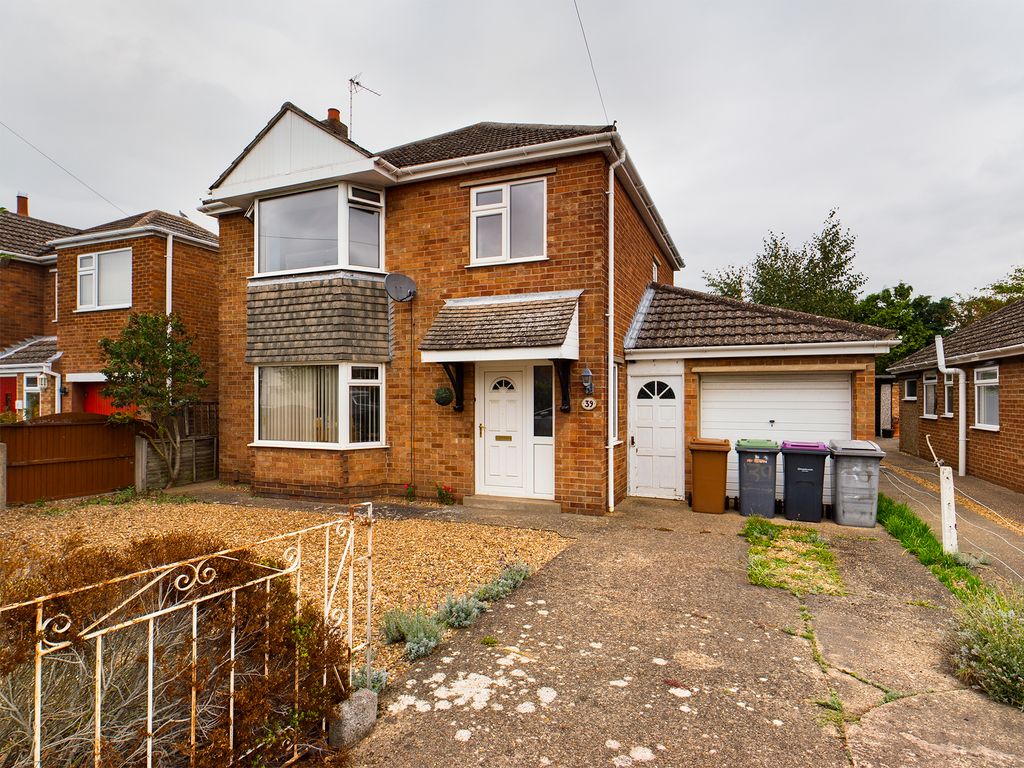 3 bed detached house for sale in Baildon Crescent, North Hykeham LN6