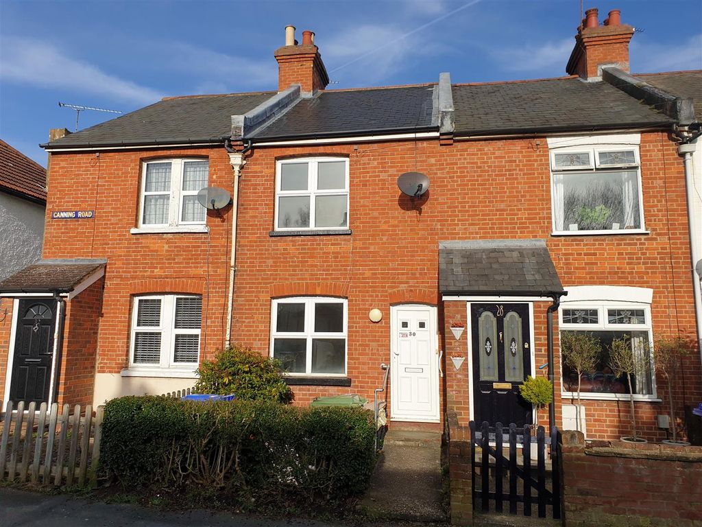 3 bed terraced house to rent in Canning Road, Aldershot GU12, £1,350
