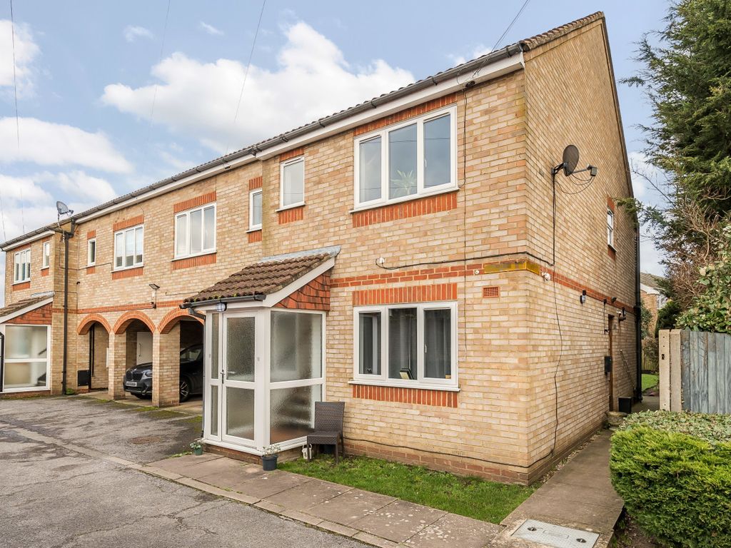 2 bed flat for sale in Portsmouth Road, Cobham, Surrey KT11, £280,000