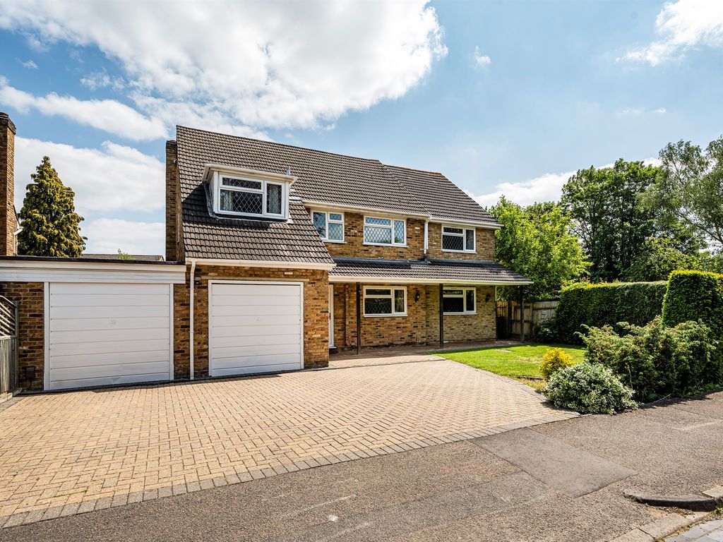 6 bed semidetached house for sale in Farmers Way, Maidenhead SL6 Zoopla