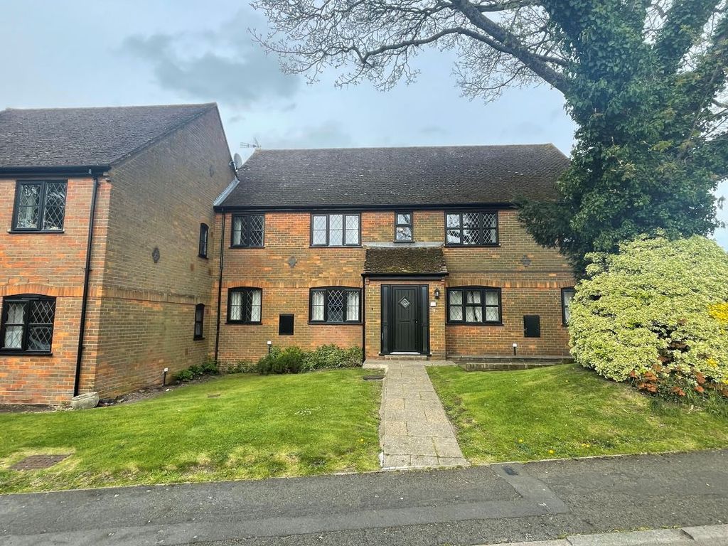 2 bed flat for sale in 7 Sycamore House, Bell Lane, Princes Risborough