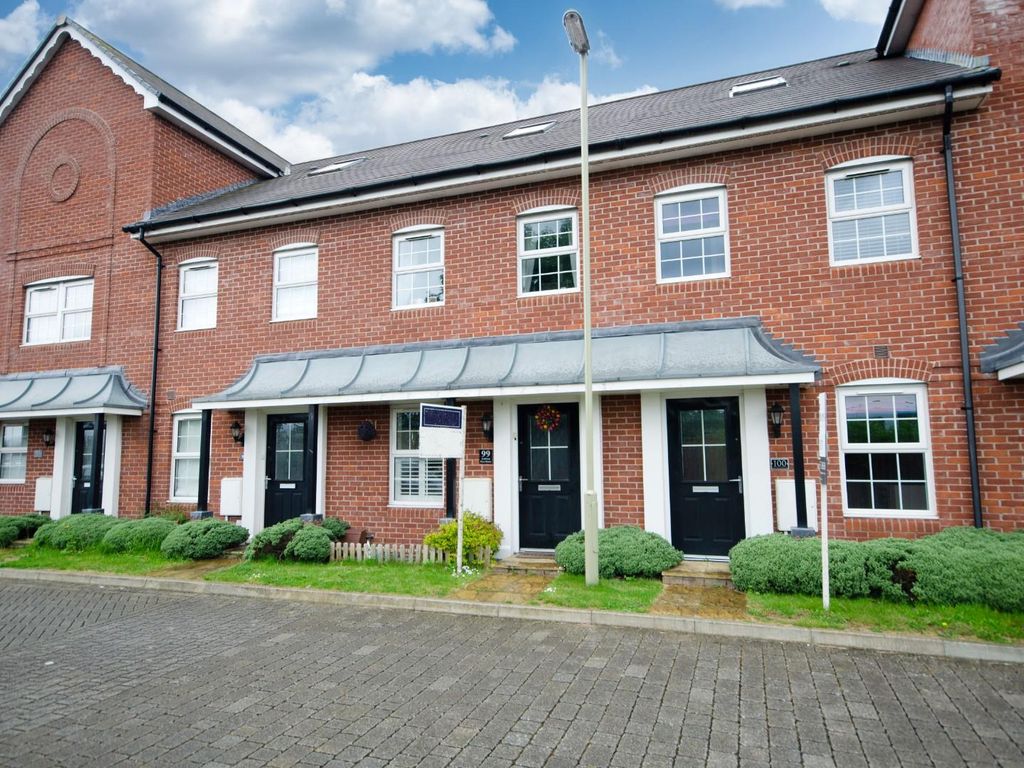 3 bed town house for sale in Ashton Gardens, Eastleigh, Hampshire SO50