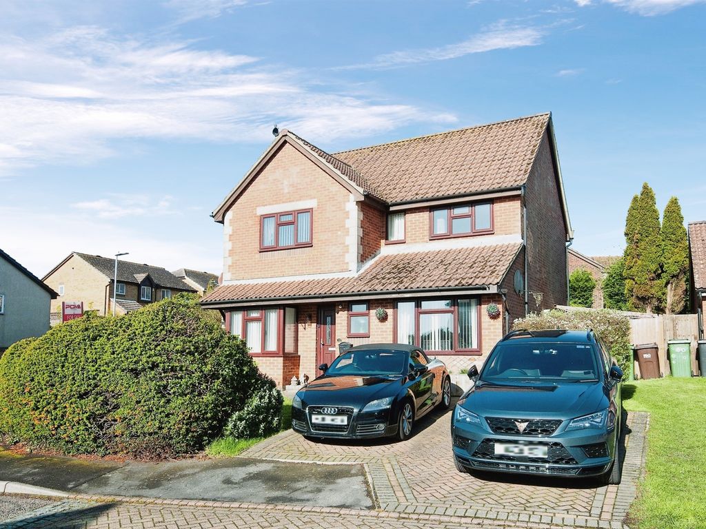 4 bed detached house for sale in Chalvington Drive, St. LeonardsOnSea