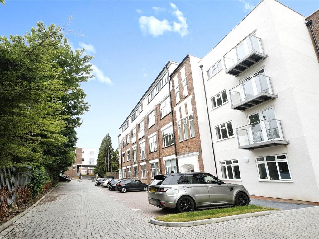 New home, 2 bed flat for sale in Old Bedford Road, Luton, Bedfordshire