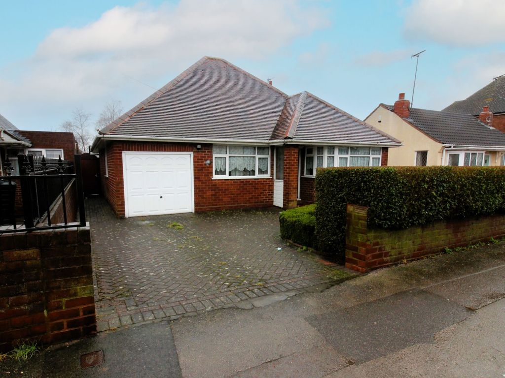 3 bed bungalow for sale in Monmouth Road, Bentley, Walsall WS2, £