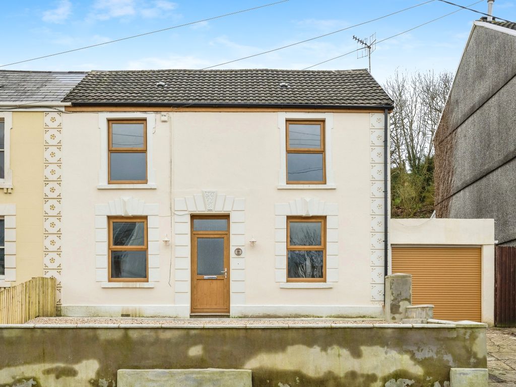 3 bed semidetached house for sale in Fforest Road, Fforest