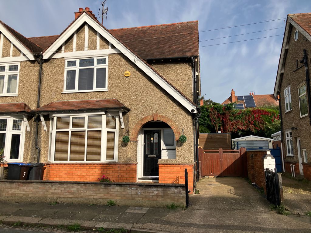 3 bed semidetached house for sale in Forfar Street, Northampton NN5, £