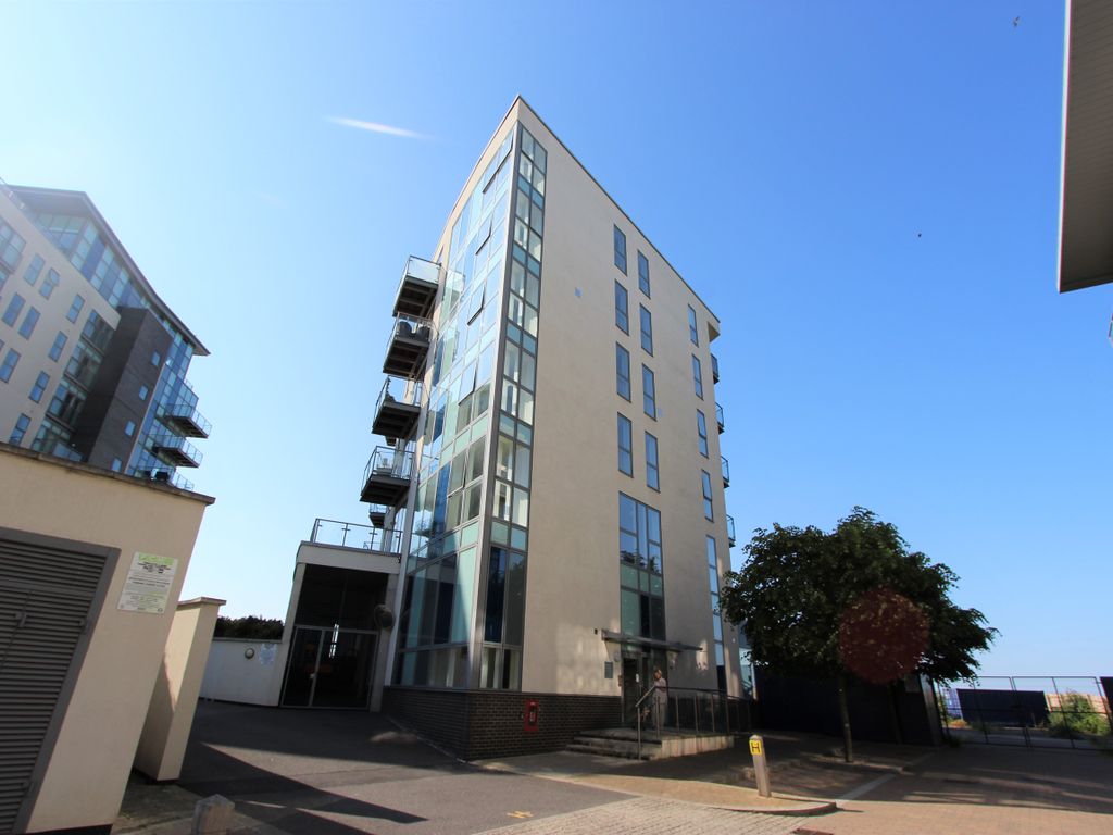 2 bed flat to rent in Oarsman House, Wainwright Avenue, Greenhithe DA9