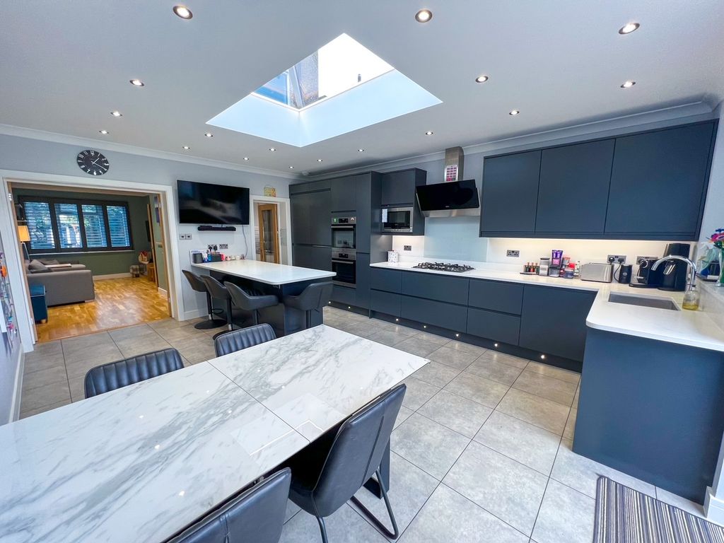 3 bed semidetached house for sale in Walton Road, West Molesey KT8, £