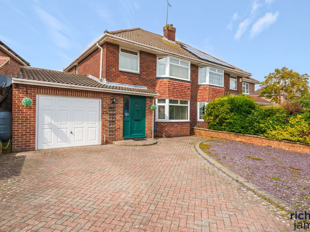 3 bed semidetached house for sale in Grange Drive, Stratton, Swindon