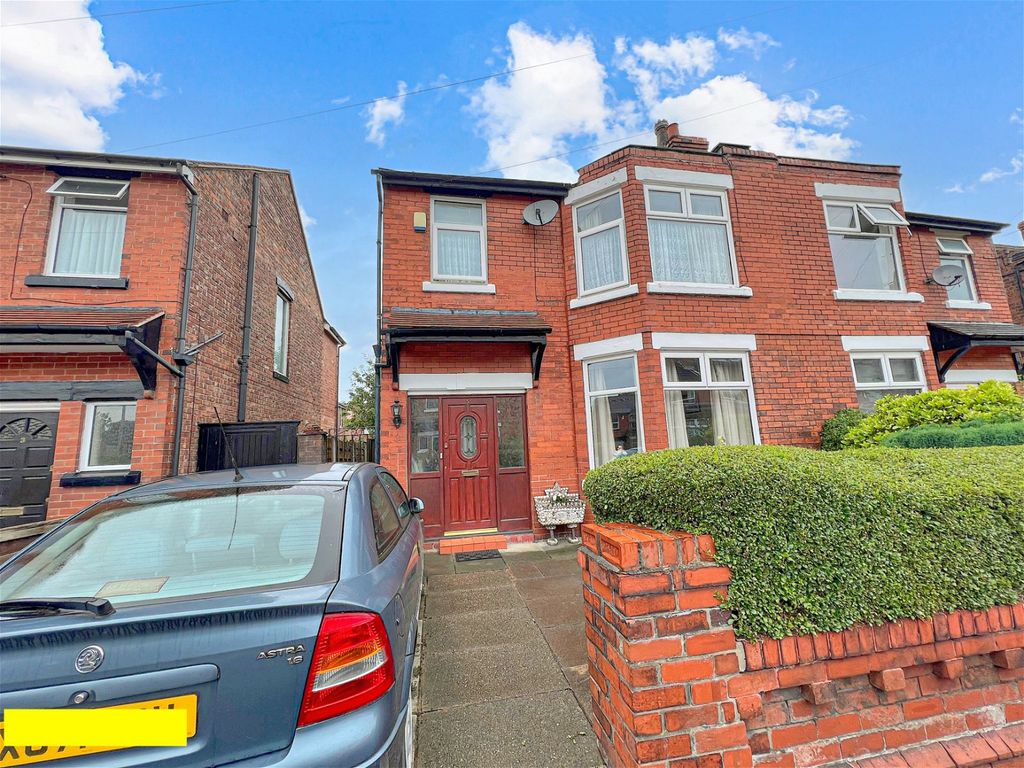 3 bed semidetached house for sale in Barnsfold Avenue, Fallowfield