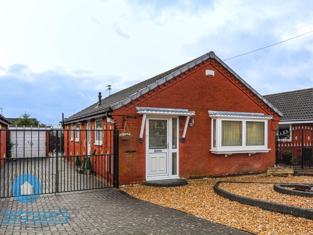 3 bed detached bungalow for sale in Winterbourne Drive, Stapleford