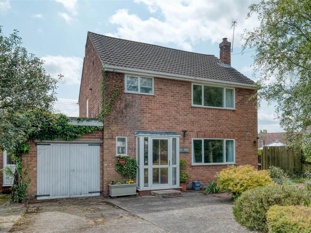 3 bed detached house for sale in Salt Way, Astwood Bank, Redditch B96