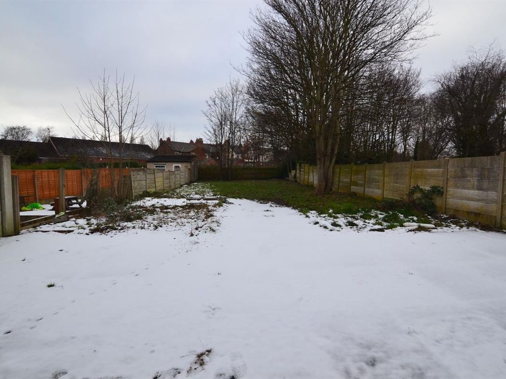 4 bed semidetached house to rent in Bushbury Lane, Bushbury