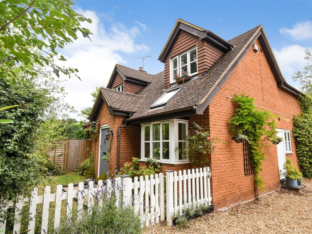3 bed detached house for sale in Newnham Road, Newnham, Hook RG27 Zoopla