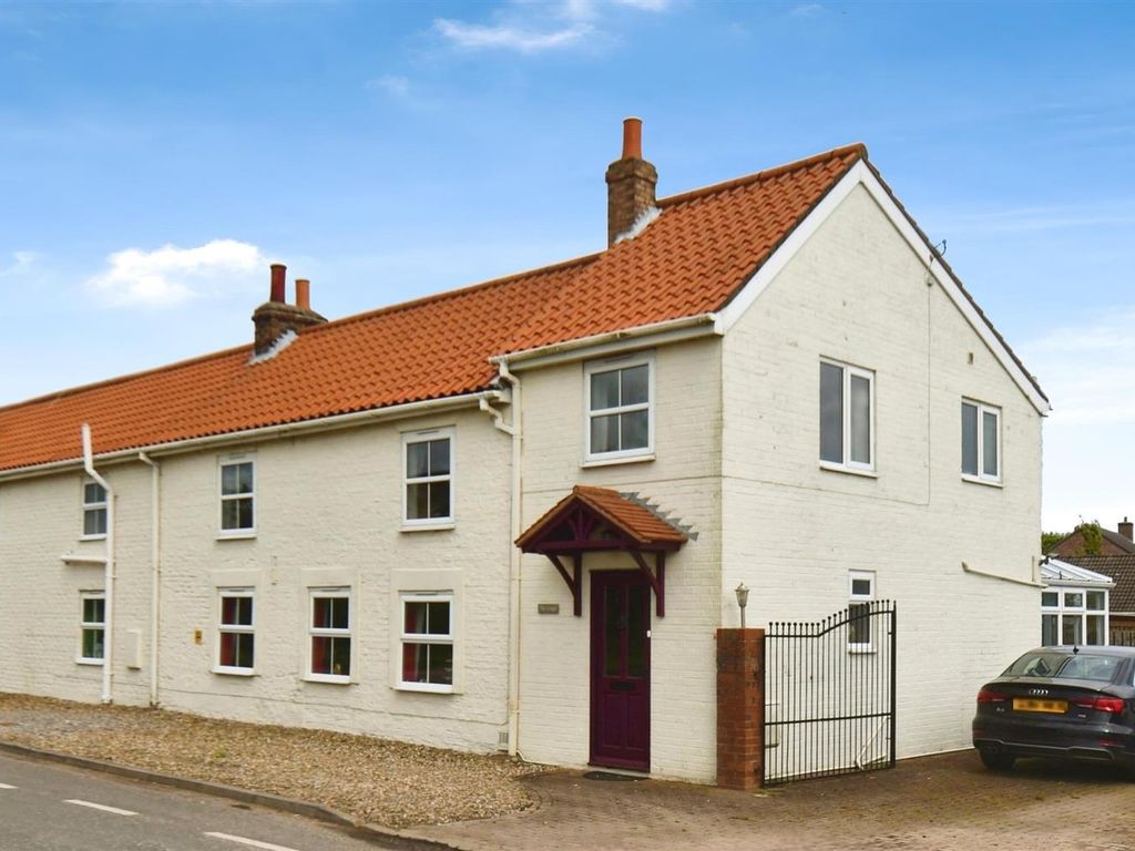 5 bed detached house for sale in Rectory Road, Roos, Hull HU12, £