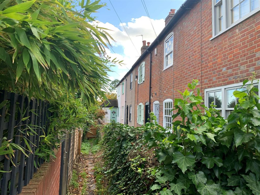 2 bed property for sale in Police Station Road, West Malling ME19 Zoopla