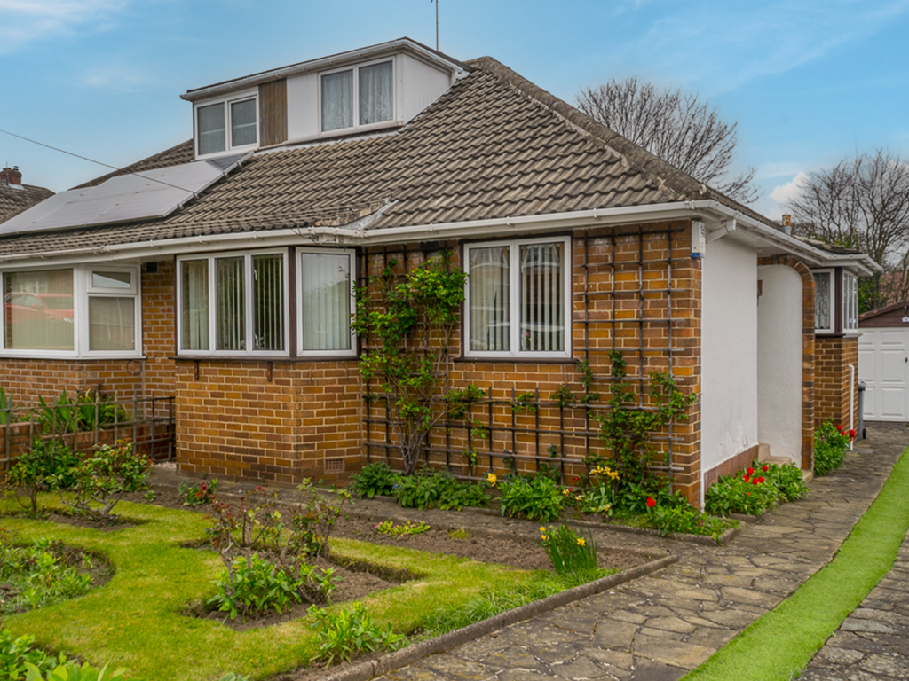 2 bed bungalow for sale in Highfield Mount, Thornhill, Dewsbury WF12