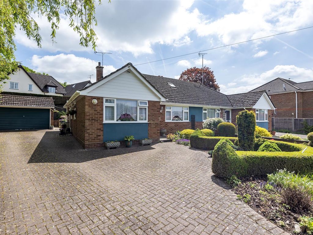 3 bed semidetached house for sale in London Road, Reading