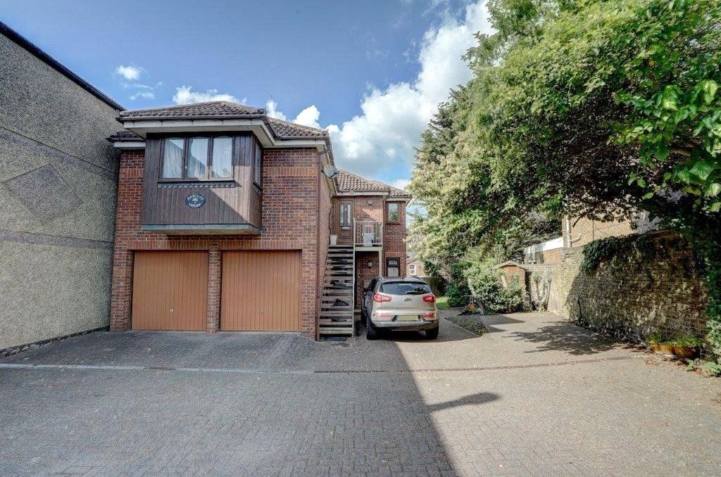 Studio for sale in Barclay Court, 46 Dashwood Avenue, High