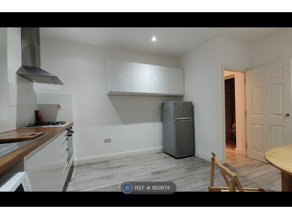 Room to rent in Ilkeston Road, Nottingham NG7, £880 pcm Zoopla