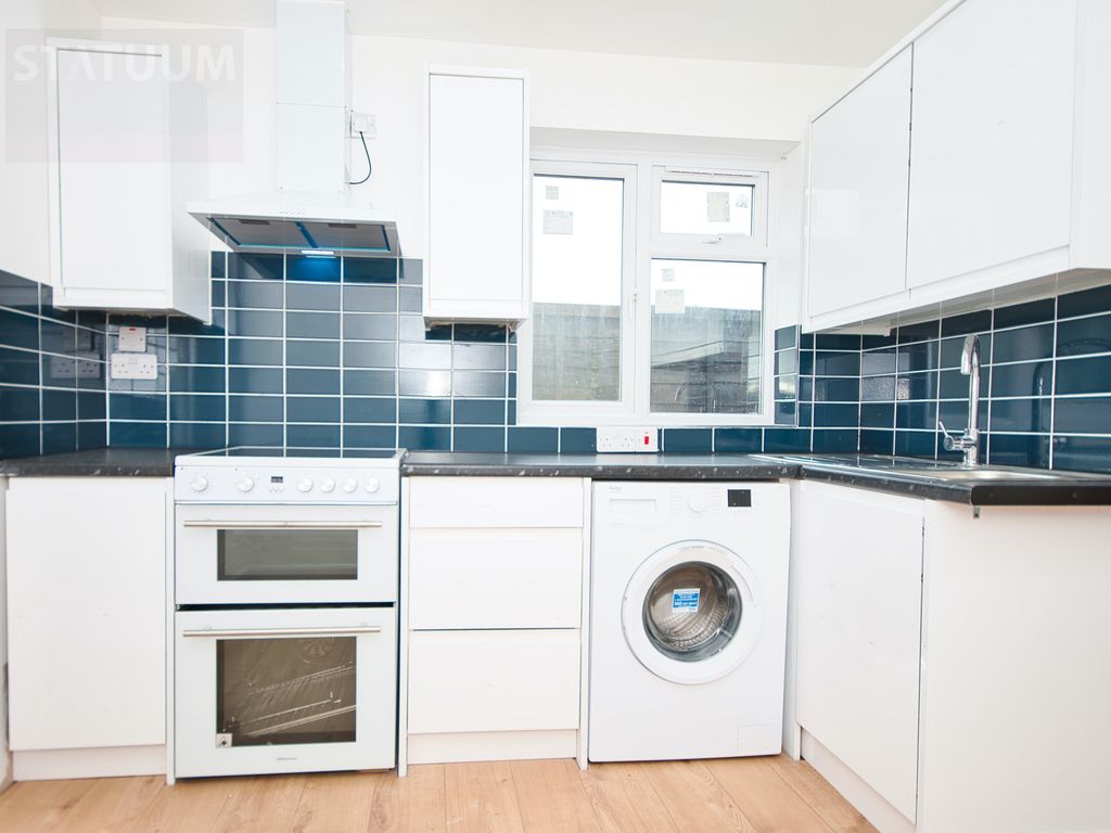 1 bed detached house to rent in First Avenue, Redbridge, Romford, Essex