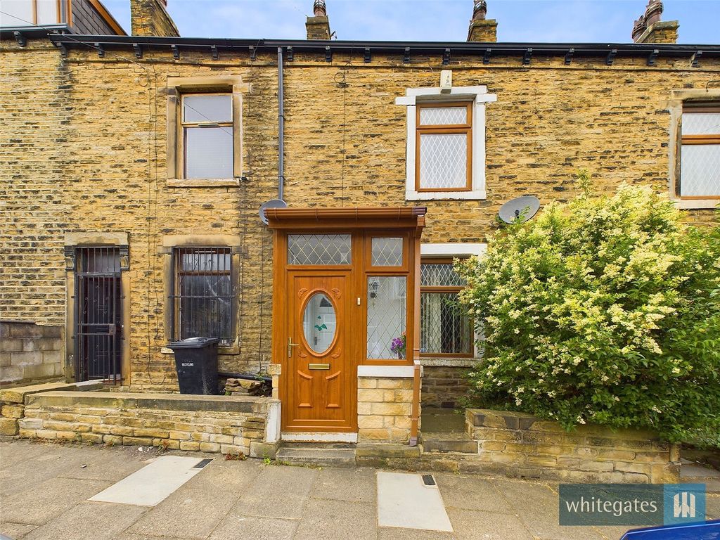 3 bed terraced house for sale in Chislehurst Place, Bradford, West