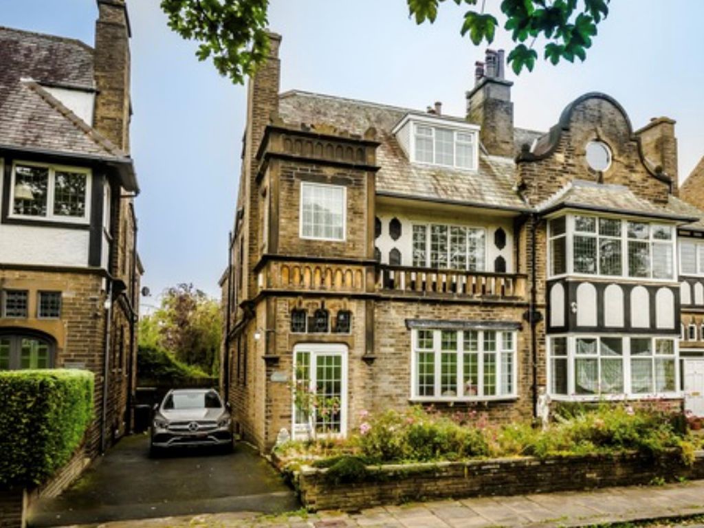 5 bed property for sale in Queens Gate, Halifax HX3, £575,000 Zoopla