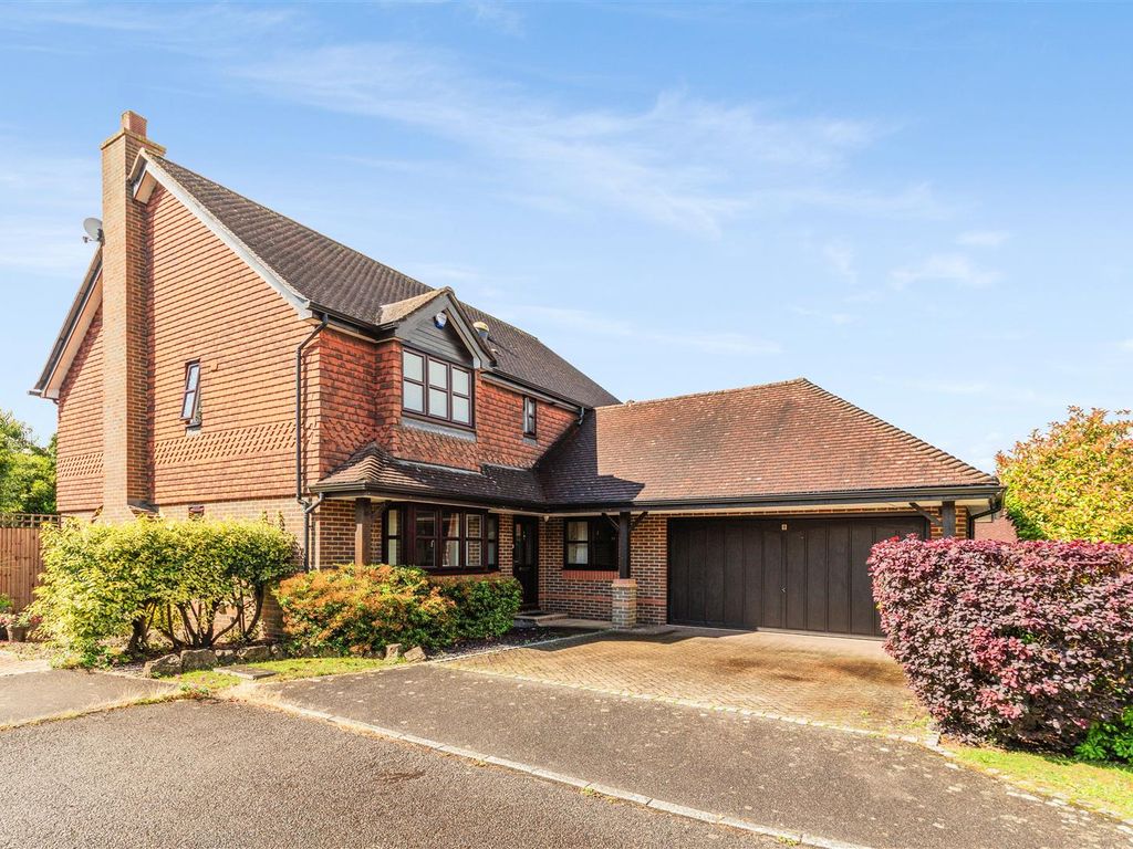 4 bed detached house for sale in Hawthorn Close, Fir Tree Road