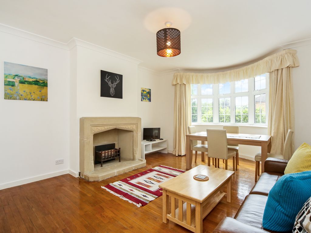 3 bed flat to rent in Wimbledon Close, The Downs SW20 Zoopla