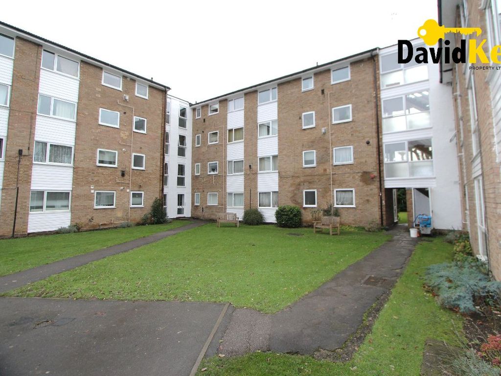 2 bed flat for sale in Mintern Close, Hedge Lane, London N13 Zoopla