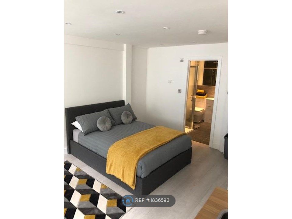 Studio to rent in A The Old High Street, Folkestone CT20, £725 pcm Zoopla