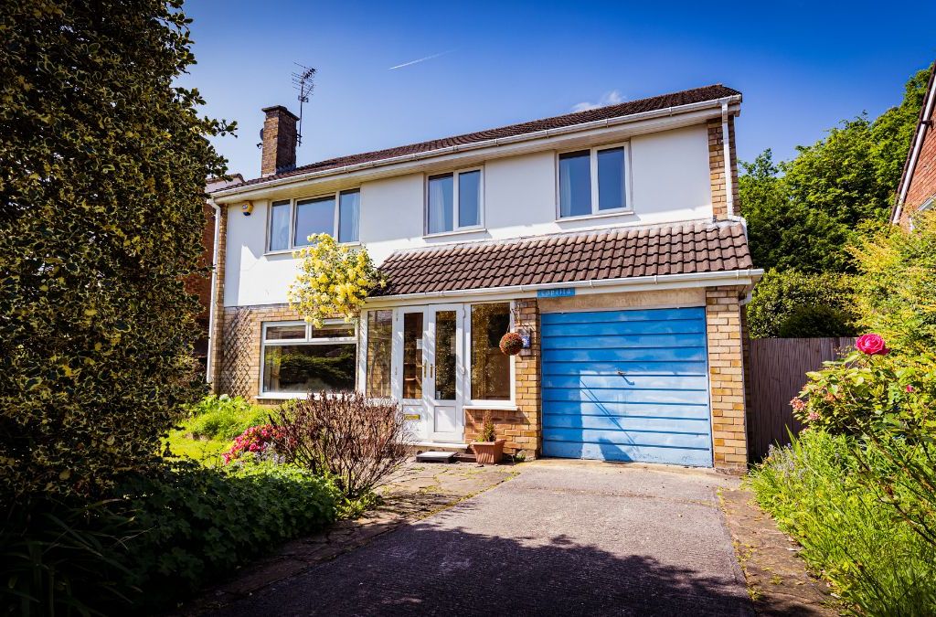 4 bed detached house for sale in Woburn Drive, Hale, Altrincham WA15