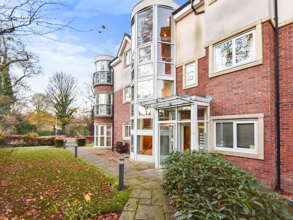 3 bed flat for sale in Parklands House, Higher Lane, Whitefield M45