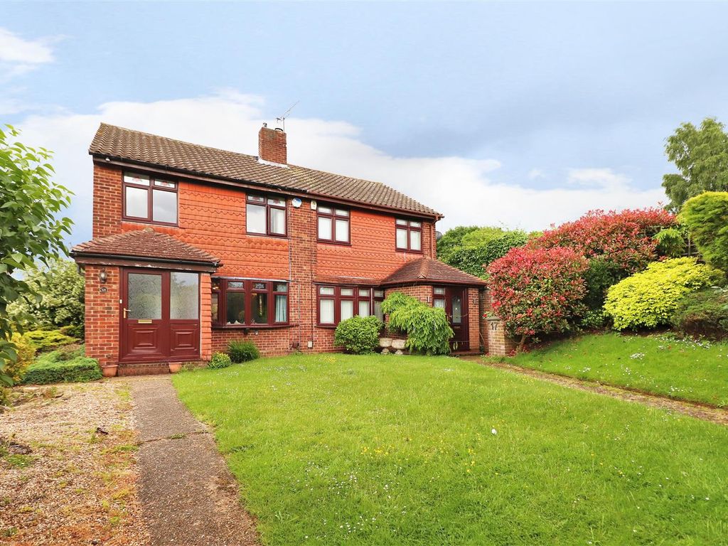 3 bed semidetached house for sale in Taunton Close, Bexleyheath, Kent