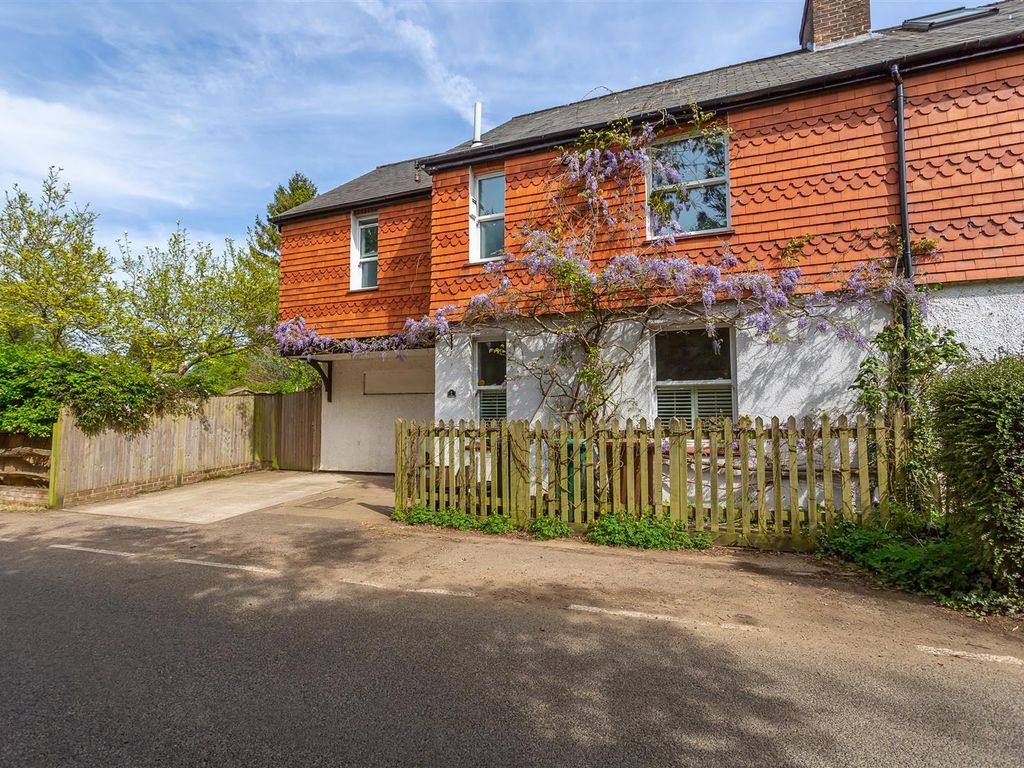 3 bed semidetached house for sale in How Lane, Chipstead, Coulsdon CR5