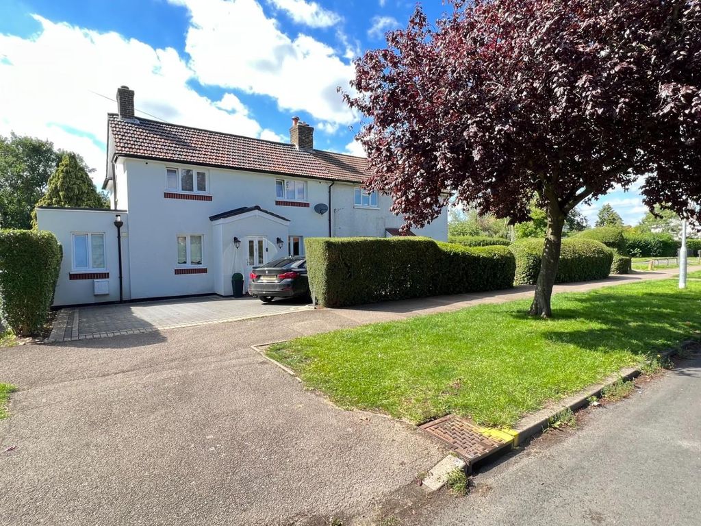 3 bed semidetached house to rent in Longcroft Lane, Welwyn Garden City