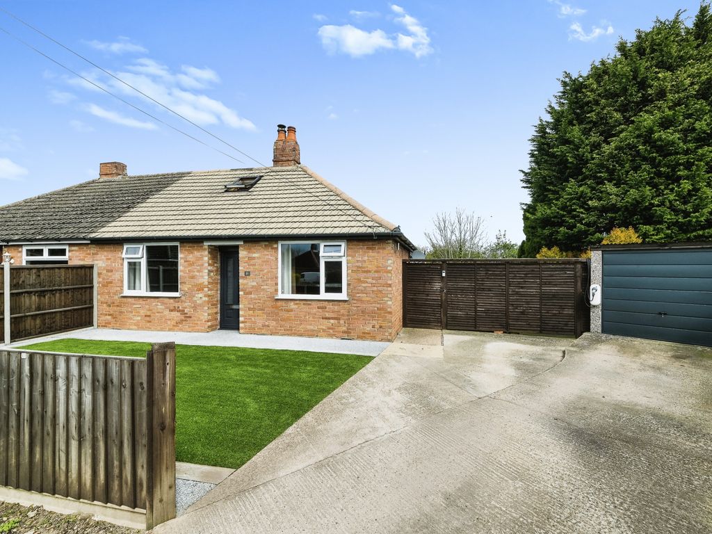 3 bed bungalow for sale in Coronation Road, Clenchwarton, King's Lynn
