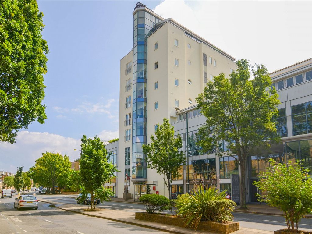 Mortlake High Street, London SW14  