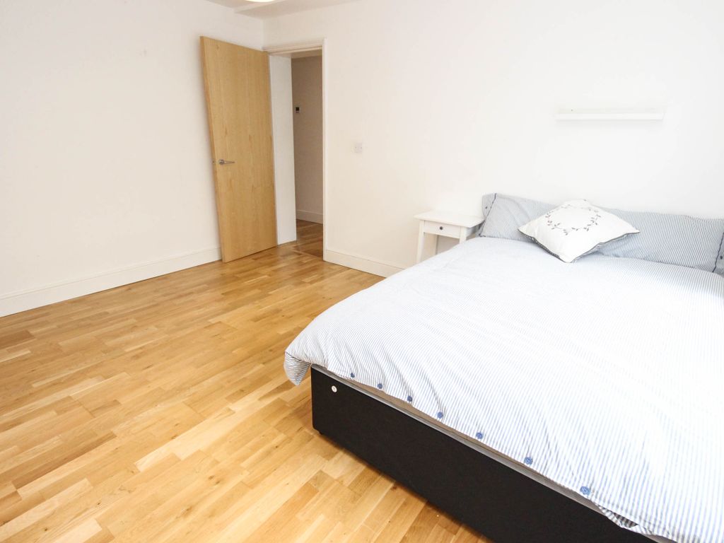 2 bed flat to rent in Halton Road, London N1, £2,500 pcm Zoopla