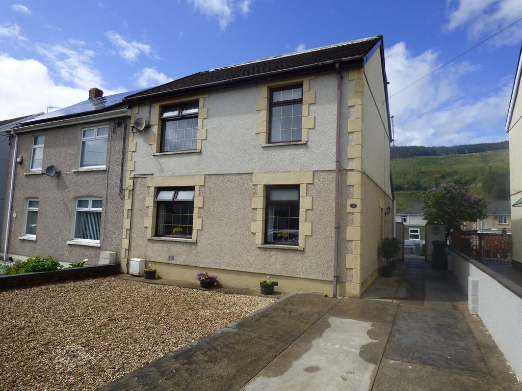 4 bed semidetached house for sale in Rheola Avenue, Resolven, Neath