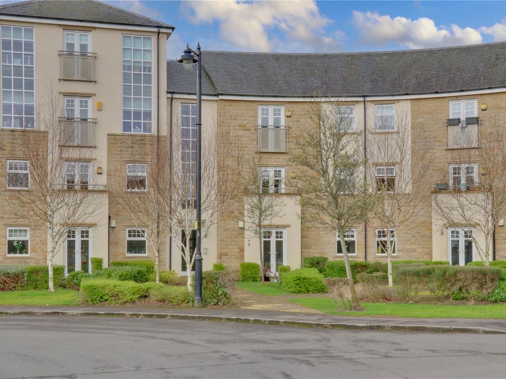 2 bed flat for sale in Burnstall Crescent, Menston, Ilkley, West
