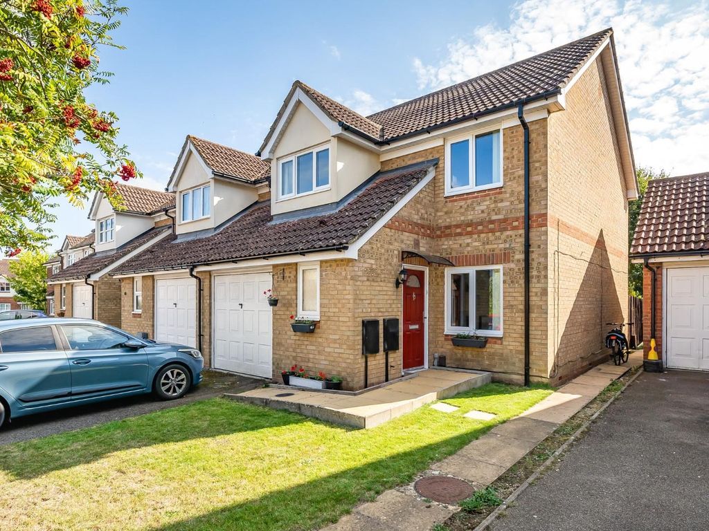 3 bed end terrace house for sale in Chaffinch Drive, Kingsnorth