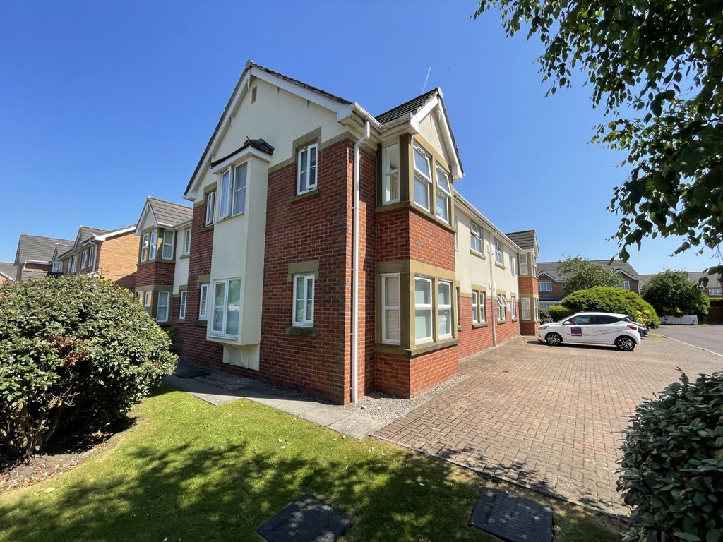 2 bed flat for sale in The Retreat, Merton Terrace, Lytham St Annes FY8