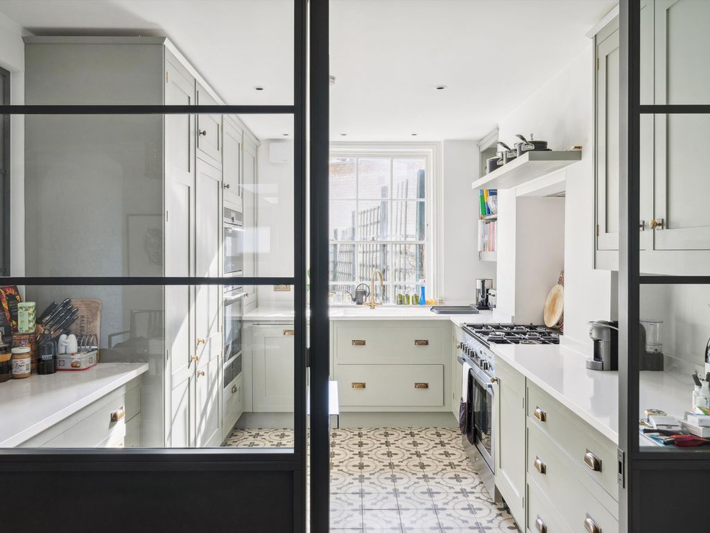 5 bed terraced house for sale in Kennington Road, London SE11, £